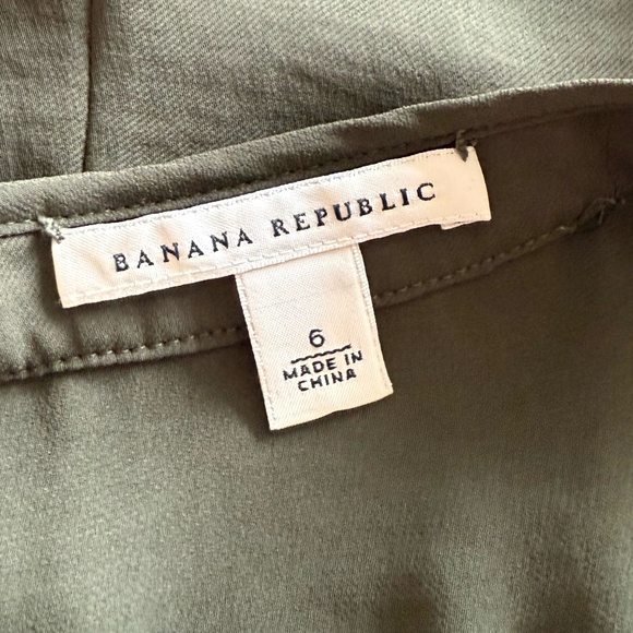 Banana Republic Olive Sleeveless Blouse - Picture 4 of 5